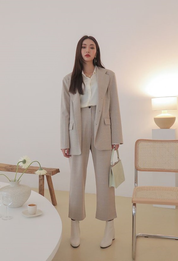 Cách tạo kiểu quần kaki để outfit bạn thu hút hơn